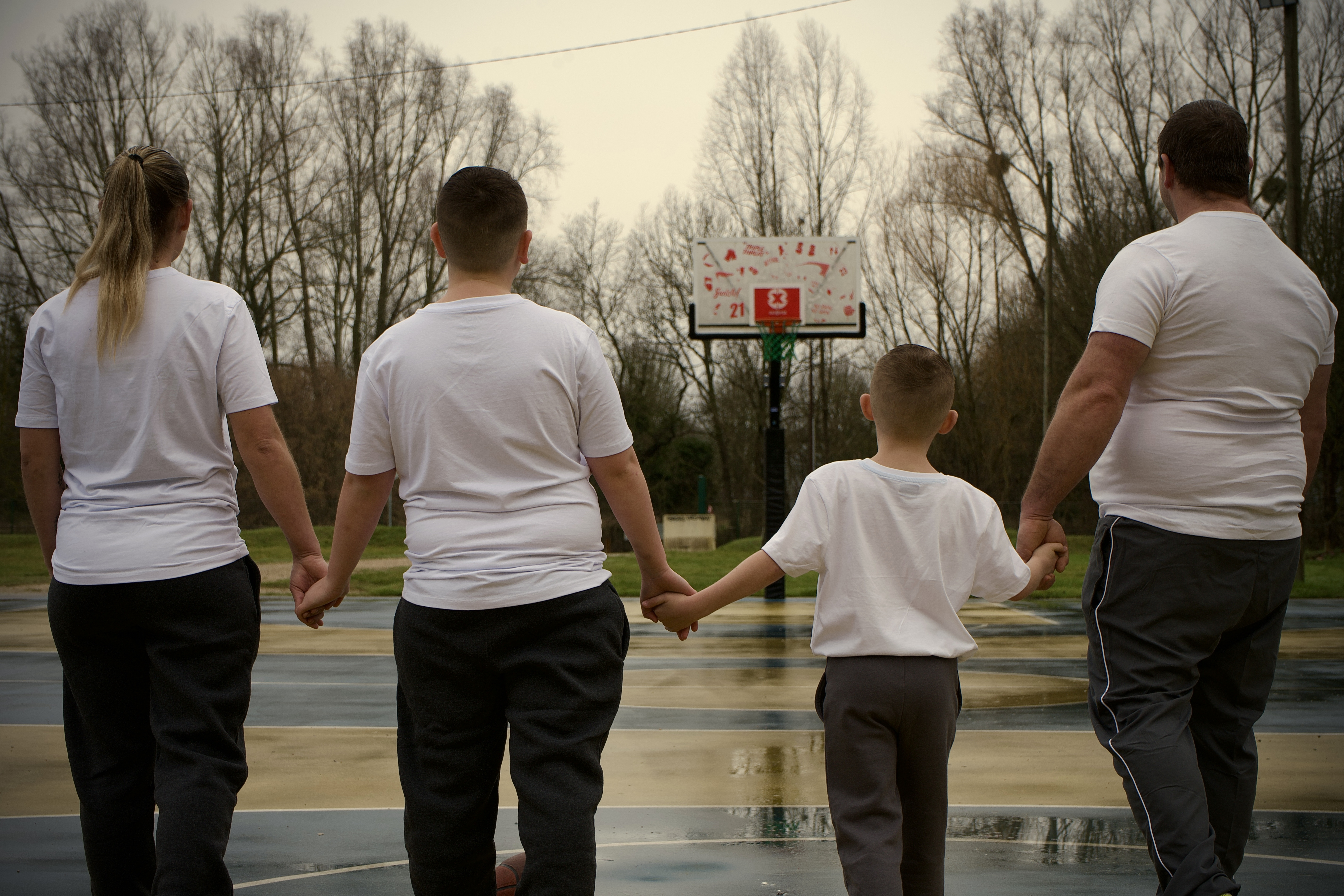 Famille sur le terrain